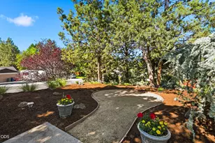 2058 NE Hollowtree Ln, Bend, OR 97701 - Photo 9