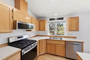 2058 NE Hollowtree Ln, Bend, OR 97701 - Photo 17