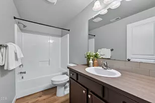 21241 SE Golden Market Ln, Bend, OR 97702 - Photo 23