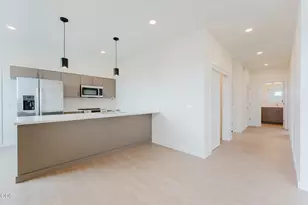 211 NW 17th St, Redmond, OR 97756 - Photo 5