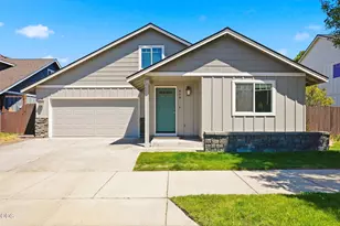 408 NW 24th Pl, Redmond, OR 97756 - Photo 3