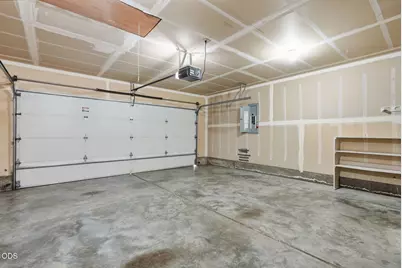 408 NW 24th Place, Redmond, OR 97756 - Photo 31