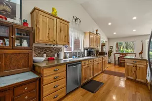 737 Pinecrest Dr, Grants Pass, OR 97526 - Photo 13