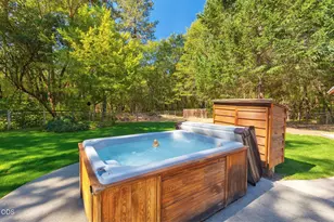 737 Pinecrest Dr, Grants Pass, OR 97526 - Photo 47