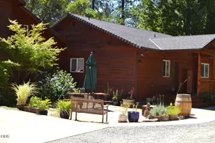 737 Pinecrest Dr, Grants Pass, OR 97526 - Photo 3