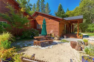 737 Pinecrest Dr, Grants Pass, OR 97526 - Photo 7