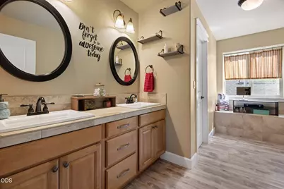 51860 Hollinshead Place, La Pine, OR 97739 - Photo 15