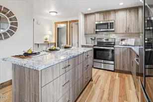 645 NW 7th St, Redmond, OR 97756 - Photo 5