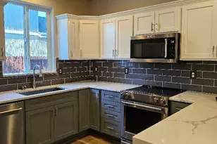 1320 NE 3rd St, Redmond, OR 97756 - Photo 5