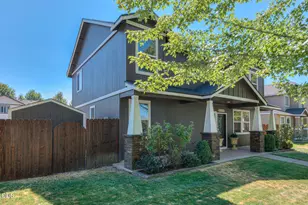 1320 NE 3rd St, Redmond, OR 97756 - Photo 3