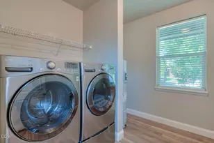 1320 NE 3rd St, Redmond, OR 97756 - Photo 27