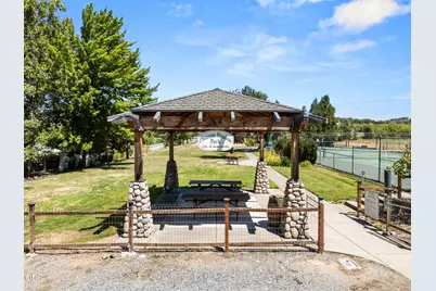 975 Beverly Way, Jacksonville, OR 97530 - Photo 47