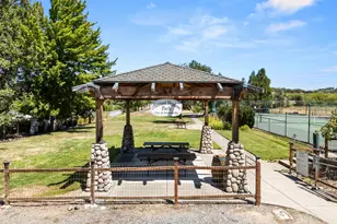 975 Beverly Way, Jacksonville, OR 97530 - Photo 47