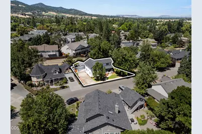 975 Beverly Way, Jacksonville, OR 97530 - Photo 51