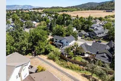 975 Beverly Way, Jacksonville, OR 97530 - Photo 41