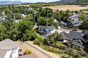 975 Beverly Way, Jacksonville, OR 97530 - Photo 41