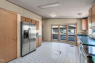61000 Brosterhous Rd, Bend, OR 97702 - Photo 11