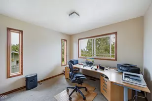 61670 Somerset Dr, Bend, OR 97702 - Photo 39