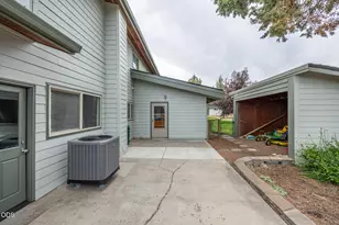 61670 Somerset Dr, Bend, OR 97702 - Photo 55