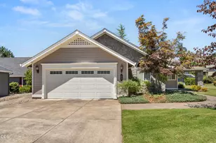 440 Scottsdale Cir, Medford, OR 97504 - Photo 1