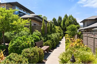 37 N Mountain Avenue, Ashland, OR 97520 - Photo 27