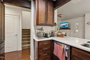 37 N Mountain Ave, Ashland, OR 97520 - Photo 7