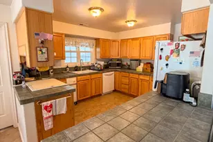 412 Country Ct, Shady Cove, OR 97539 - Photo 9