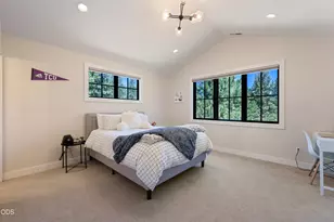 61546 Hosmer Lake Dr, Bend, OR 97702 - Photo 35