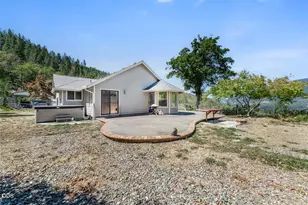 1040 Wards Creek Rd, Rogue River, OR 97537 - Photo 33