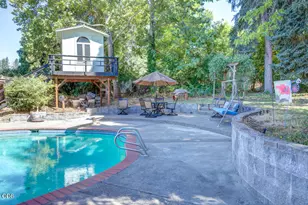 1012 NE Hefley St, Grants Pass, OR 97526 - Photo 9