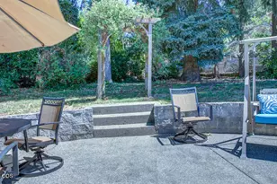 1012 NE Hefley St, Grants Pass, OR 97526 - Photo 11