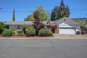 1012 NE Hefley St, Grants Pass, OR 97526 - Photo 3