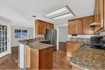100 Brierwood Drive, Talent, OR 97540 - Photo 5