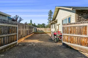 36 Wildwood Dr, Eagle Point, OR 97524 - Photo 23