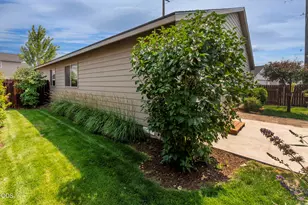 63205 NE Jimbo Ln, Bend, OR 97701 - Photo 17