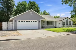 629 Glenn Way, Central Point, OR 97502 - Photo 1