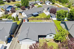 747 NE Blackbear St, Prineville, OR 97754 - Photo 33