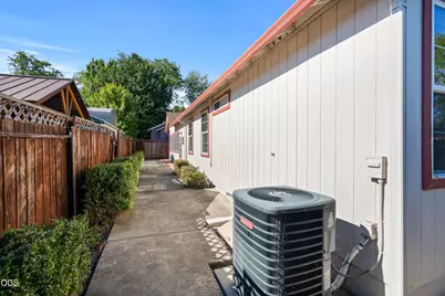 1785 SE Brookhurst Way, Grants Pass, OR 97527 - Photo 9