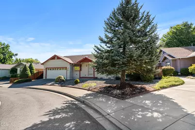 1785 SE Brookhurst Way, Grants Pass, OR 97527 - Photo 3