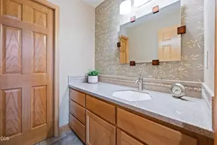 4211 NW Lower Village Rd, Bend, OR 97703 - Photo 33