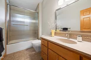 4211 NW Lower Village Rd, Bend, OR 97703 - Photo 47
