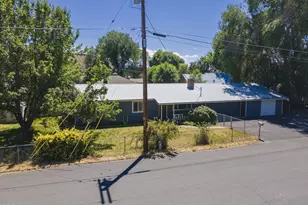 1670 SE Mountain View Dr, Prineville, OR 97754 - Photo 3