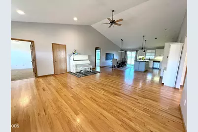 918 Win Way, Eagle Point, OR 97524 - Photo 9