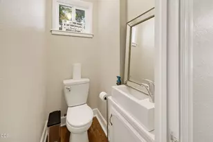 1215 NE 6th St, Grants Pass, OR 97526 - Photo 11