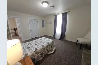 1215 NE 6th Street, Grants Pass, OR 97526 - Photo 7
