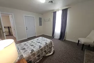 1215 NE 6th St, Grants Pass, OR 97526 - Photo 7
