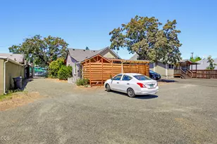 1215 NE 6th St, Grants Pass, OR 97526 - Photo 15
