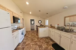 1215 NE 6th St, Grants Pass, OR 97526 - Photo 25