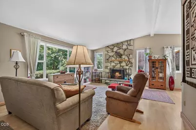635 Chestnut Street, Ashland, OR 97520 - Photo 9