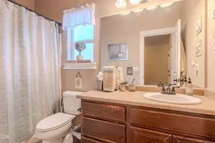 751 Tivoli Dr, Medford, OR 97501 - Photo 9